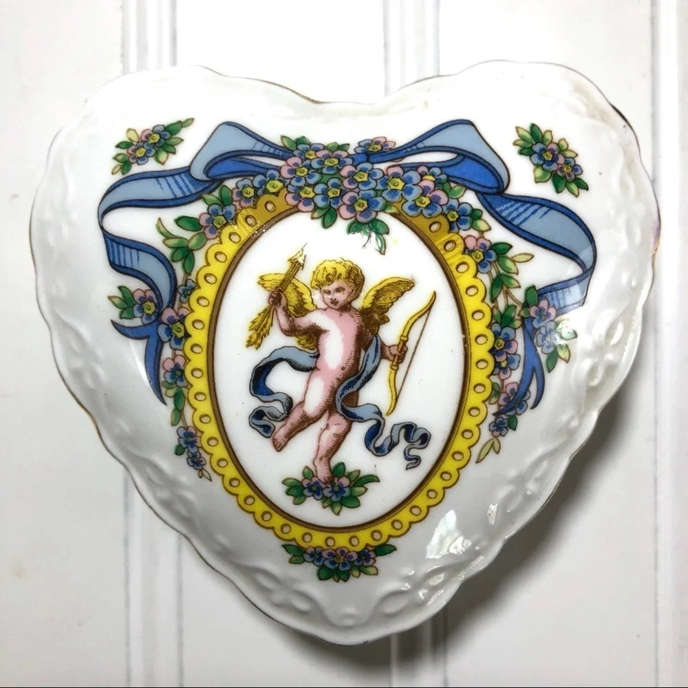 Victorian style vintage jewelry heart Hammersly